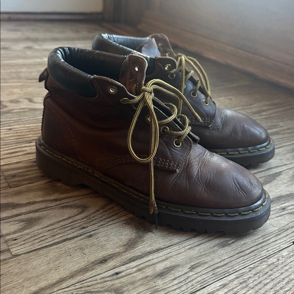 Dr. Martens® 939 Ben Six-Eye Core boot brown distressed worn in leather US 9 GUC - Picture 2 of 8